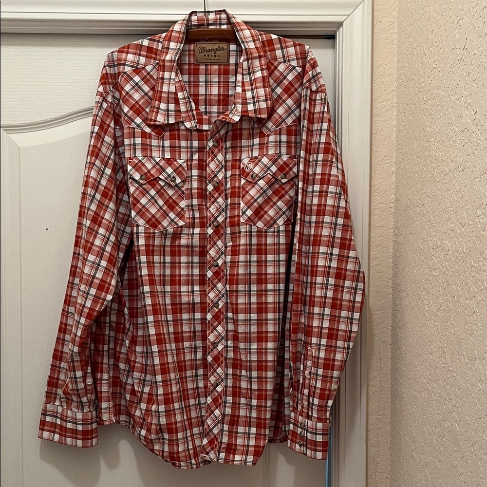 Wrangler Red and White Plaid Casual Button-Down Shirt